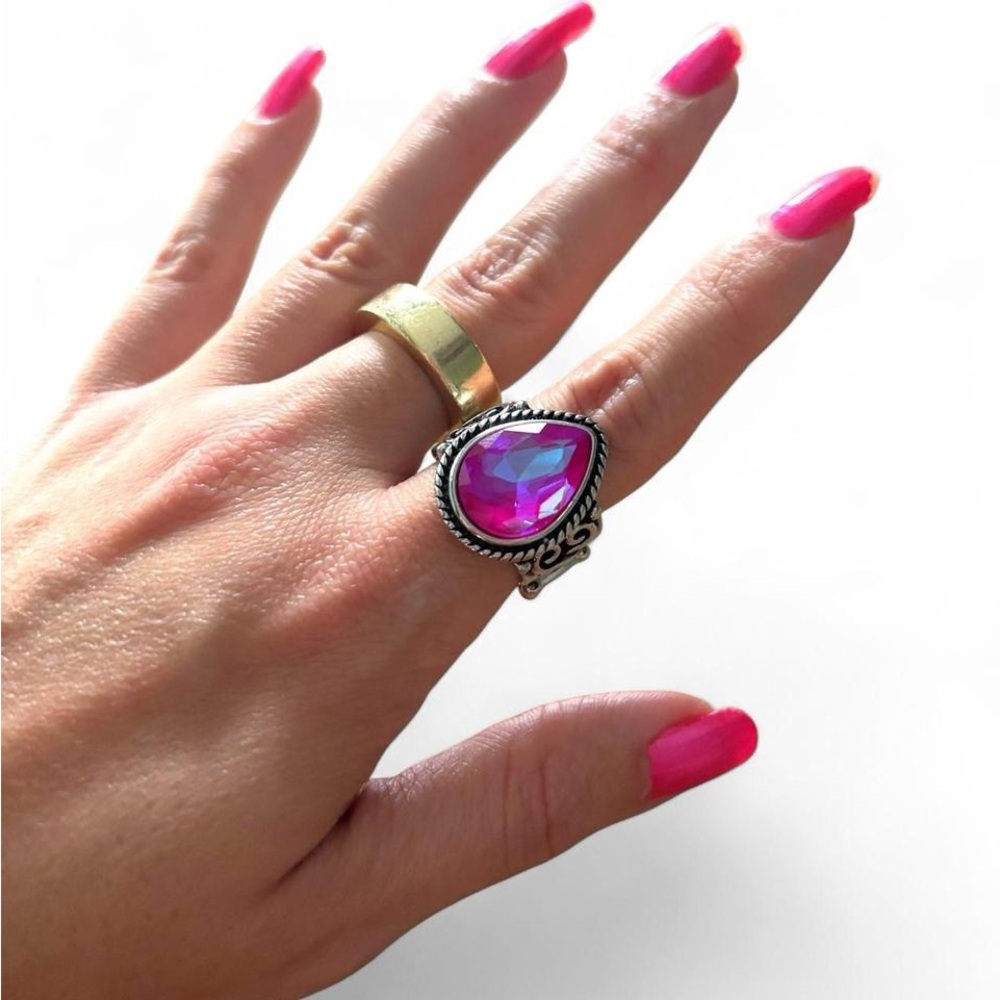 ✨VINTAGE FUCHSIA OPAL IRIDESCENT PEAR SHAPE RING STRETCH BAND✨